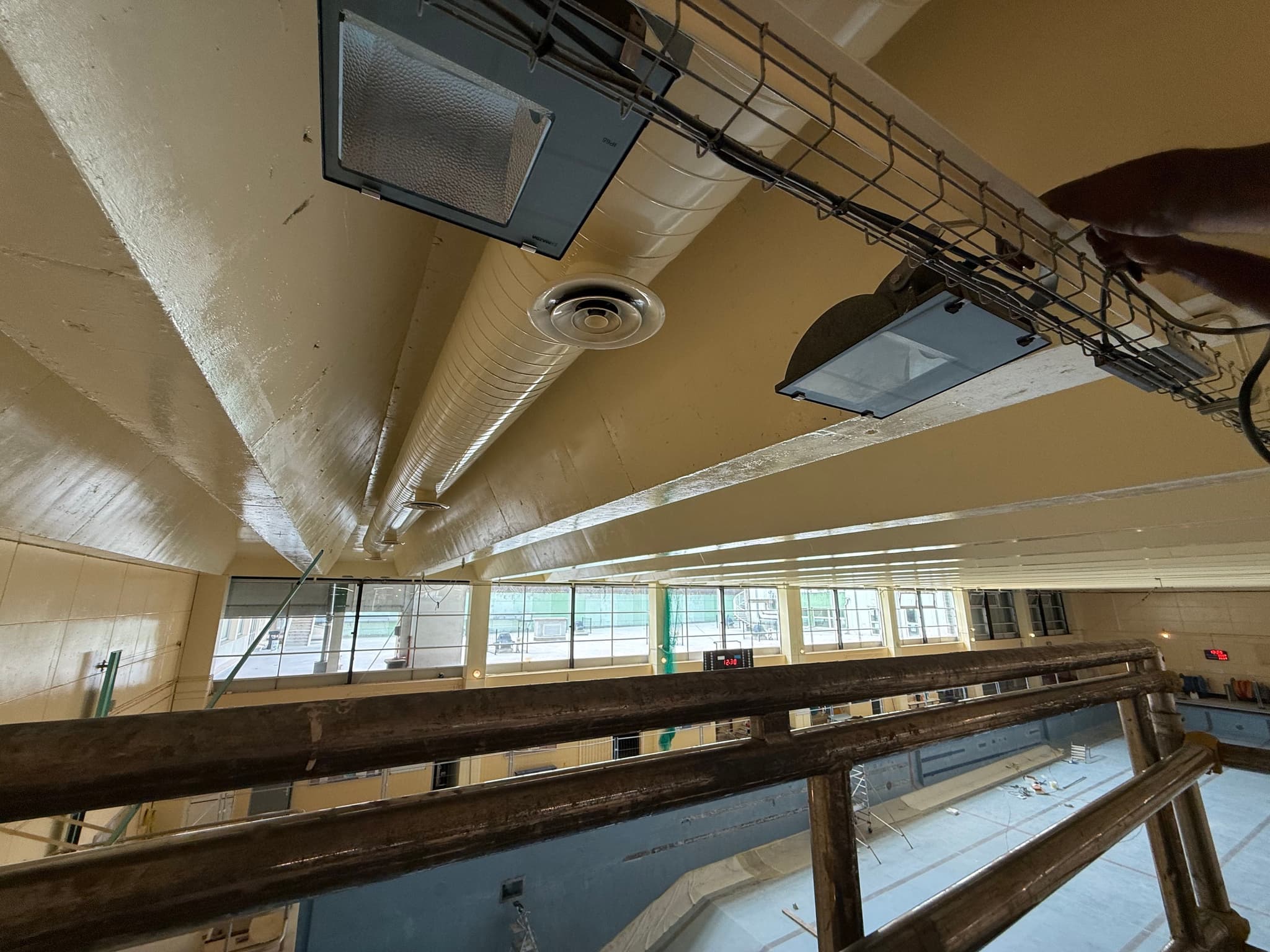 Relamping LED d’une Piscine Municipale à Saint-Maur-des-Fossés (94100) - Modernisation de l’Éclairage du Bassin Brossolette