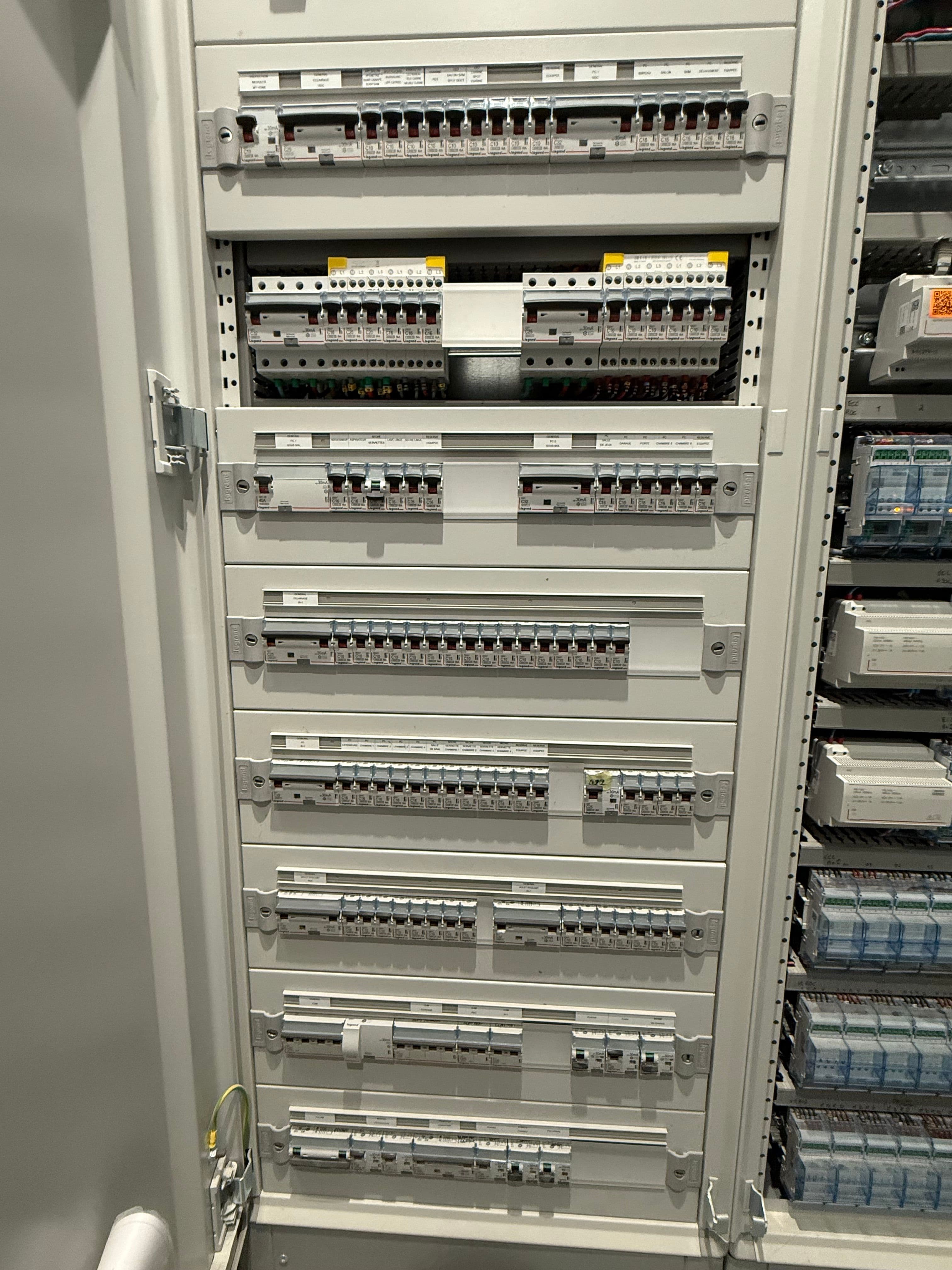 Installation Domotique Intégrale à Val-de-Marne (94000) — Maison Connectée Haut de Gamme